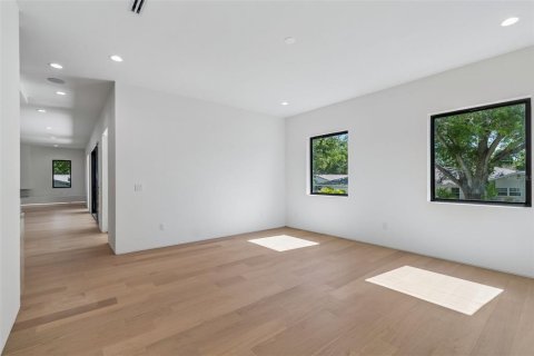 House in Tampa, Florida 6 bedrooms, 506.13 sq.m. № 2226373 - photo 22