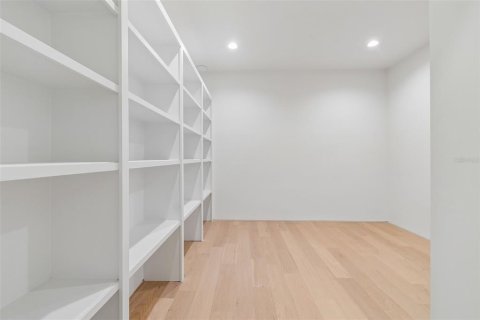 House in Tampa, Florida 6 bedrooms, 506.13 sq.m. № 2226373 - photo 23