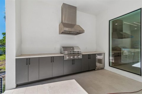House in Tampa, Florida 6 bedrooms, 506.13 sq.m. № 2226373 - photo 26