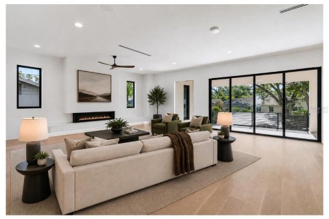 House in Tampa, Florida 6 bedrooms, 506.13 sq.m. № 2226373 - photo 3