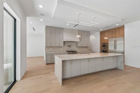 House in Tampa, Florida 6 bedrooms, 506.13 sq.m. № 2226373 - photo 10
