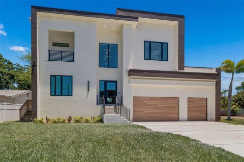 House in Tampa, Florida 6 bedrooms, 506.13 sq.m. № 2226373 - photo 2