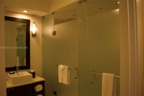 Condo in Doral, Florida, 1 bedroom  № 2170328 - photo 5
