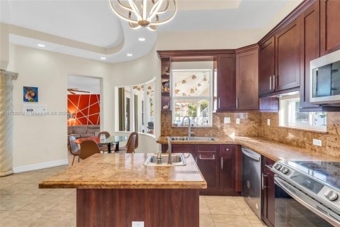Купить виллу или дом в Майами-Лейкс, Флорида 5 спален, 329.25м2, № 1976201 - фото 18