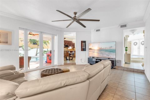 Купить виллу или дом в Майами-Лейкс, Флорида 5 спален, 329.25м2, № 1976201 - фото 14