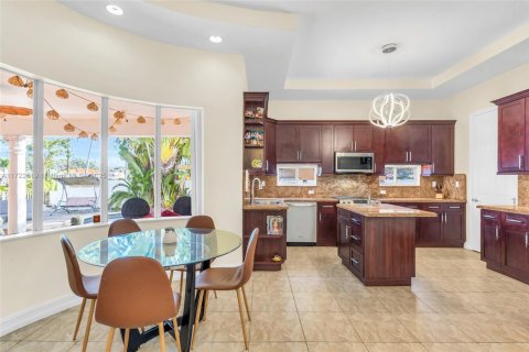 Купить виллу или дом в Майами-Лейкс, Флорида 5 спален, 329.25м2, № 1976201 - фото 15