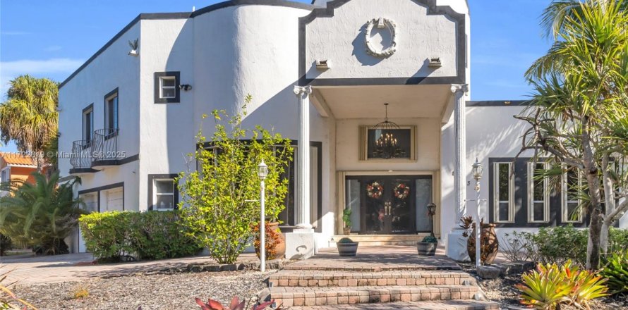 Дом в Майами-Лейкс, Флорида 5 спален, 329.25м2 № 1976201