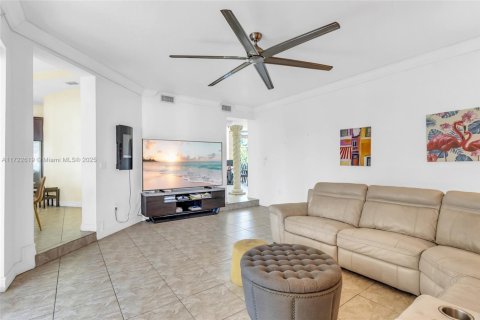 Купить виллу или дом в Майами-Лейкс, Флорида 5 спален, 329.25м2, № 1976201 - фото 13