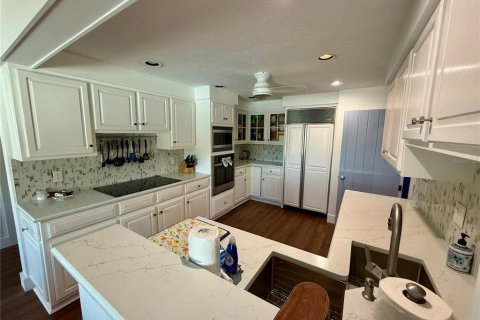 House in Nokomis, Florida 4 bedrooms, 304.25 sq.m. № 216564 - photo 14