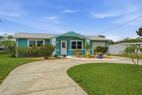 House in Hudson, Florida 3 bedrooms, 149.57 sq.m. № 2122586 - photo 4