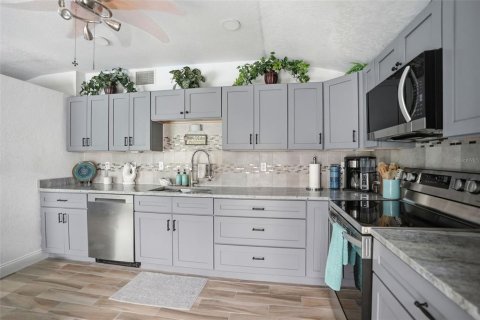 House in Hudson, Florida 3 bedrooms, 149.57 sq.m. № 2122586 - photo 15