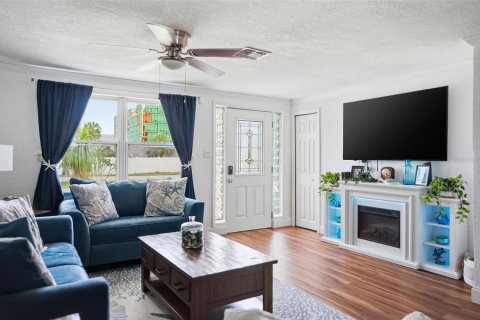 House in Hudson, Florida 3 bedrooms, 149.57 sq.m. № 2122586 - photo 9