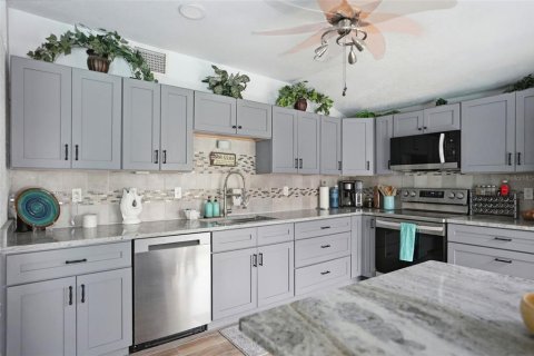 House in Hudson, Florida 3 bedrooms, 149.57 sq.m. № 2122586 - photo 18