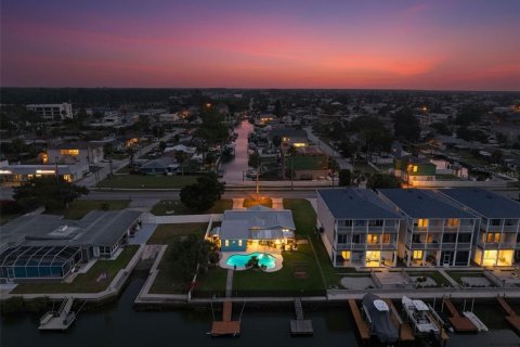Casa en Hudson, Florida 3 dormitorios, 149.57 m2 № 2122586
