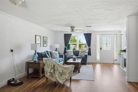 House in Hudson, Florida 3 bedrooms, 149.57 sq.m. № 2122586 - photo 13