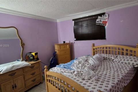 Condo in Hialeah, Florida, 2 bedrooms  № 1763906 - photo 13