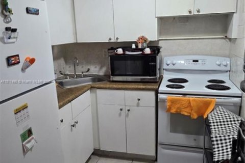 Condo in Hialeah, Florida, 2 bedrooms  № 1763906 - photo 6