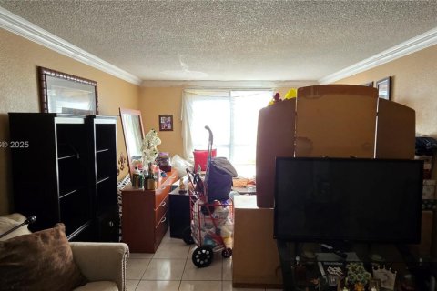 Condo in Hialeah, Florida, 2 bedrooms  № 1763906 - photo 7