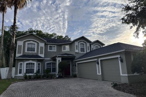 House in Orlando, Florida 5 bedrooms, 307.88 sq.m. № 2142539