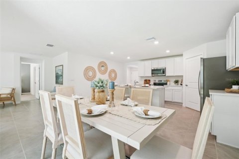House in Wildwood, Florida 4 bedrooms, 169.83 sq.m. № 1743534 - photo 10