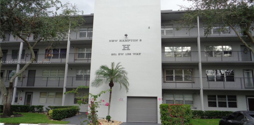 Condominio en Pembroke Pines, Florida, 1 dormitorio № 1842615