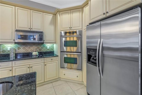 Townhouse in Saint Petersburg, Florida 3 bedrooms, 277.03 sq.m. № 1566805 - photo 14