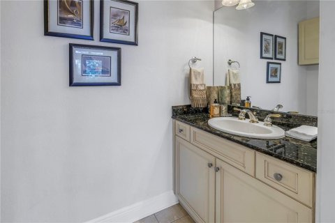 Townhouse in Saint Petersburg, Florida 3 bedrooms, 277.03 sq.m. № 1566805 - photo 21