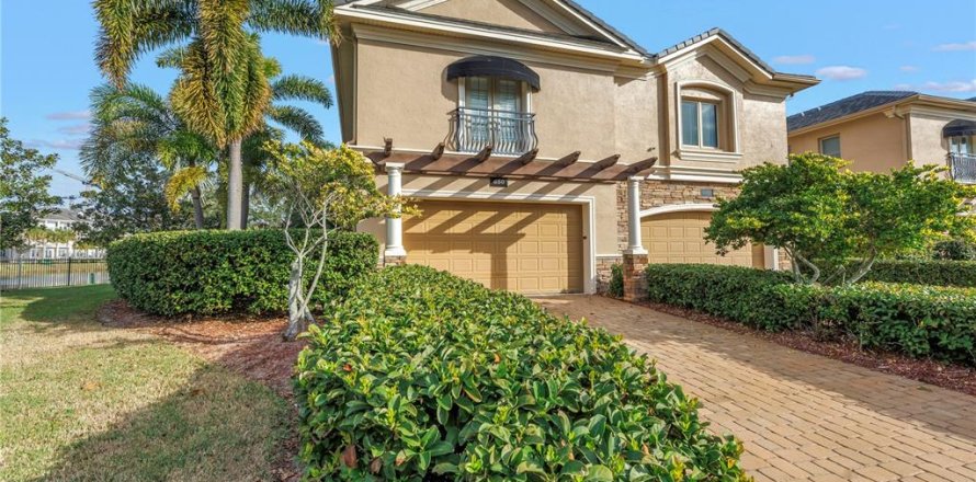Townhouse in Saint Petersburg, Florida 3 bedrooms, 277.03 sq.m. № 1566805