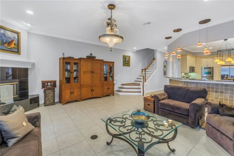 Townhouse in Saint Petersburg, Florida 3 bedrooms, 277.03 sq.m. № 1566805 - photo 19