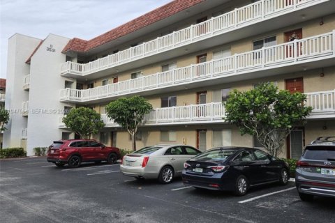 Condo in Lauderhill, Florida, 2 bedrooms  № 2003909