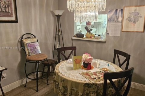 Condo in Lauderhill, Florida, 2 bedrooms  № 2003909 - photo 3