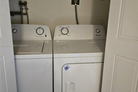 Condo in Lauderhill, Florida, 2 bedrooms  № 2003909 - photo 6