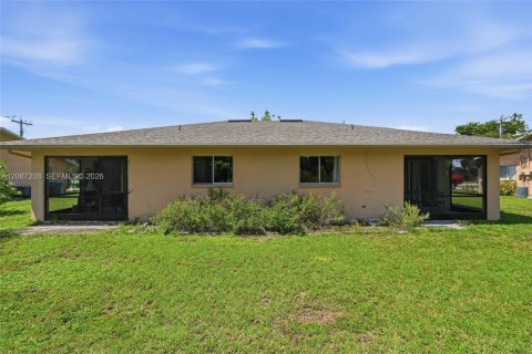 Immobilier commercial à Cape Coral, Floride № 2361744