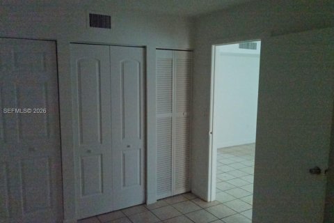 Condo in Miami, Florida, 3 bedrooms  № 2033360 - photo 15