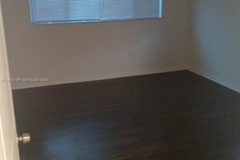 Condo in Miami, Florida, 3 bedrooms  № 2033360 - photo 8
