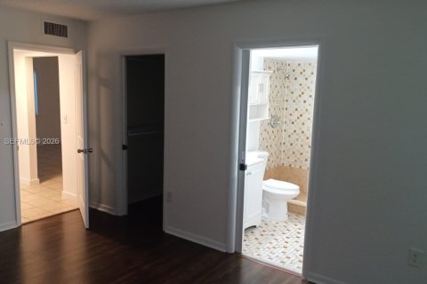 Condo in Miami, Florida, 3 bedrooms  № 2033360 - photo 5