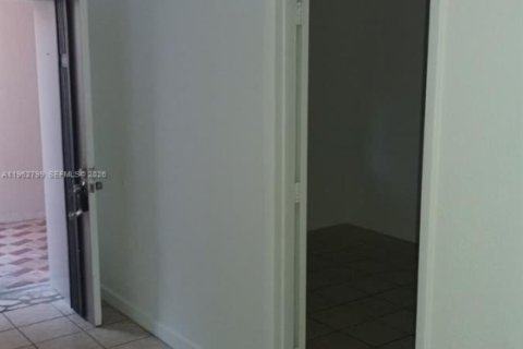 Condo in Miami, Florida, 3 bedrooms  № 2033360 - photo 14