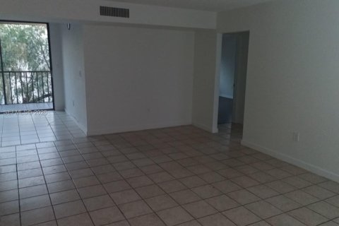 Condo in Miami, Florida, 3 bedrooms  № 2033360 - photo 16