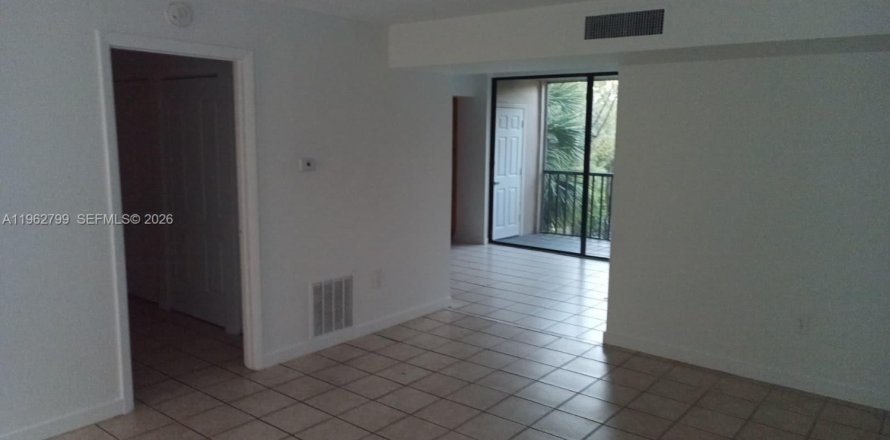 Condo in Miami, Florida, 3 bedrooms  № 2033360