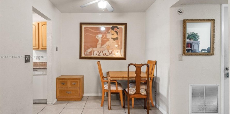 Condo à Lantana, Floride, 2 chambres № 1895231