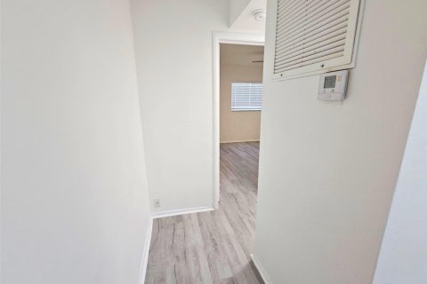 Apartment in Fort Lauderdale, Florida 1 bedroom, 1951.97 sq.m. № 2242270 - photo 6