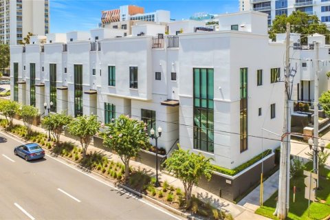 Condominio en venta en Orlando, Florida, 2 dormitorios, 135.17 m2 № 2156868 - foto 3