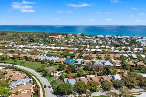 House in Jupiter, Florida 4 bedrooms, 201.51 sq.m. № 2272335