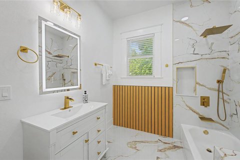 House in Tampa, Florida 3 bedrooms, 141.95 sq.m. № 2208736 - photo 26