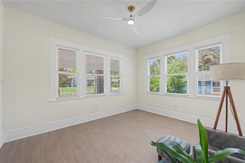 House in Tampa, Florida 3 bedrooms, 141.95 sq.m. № 2208736 - photo 23