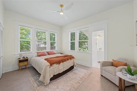 House in Tampa, Florida 3 bedrooms, 141.95 sq.m. № 2208736 - photo 17