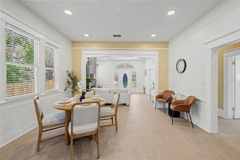 House in Tampa, Florida 3 bedrooms, 141.95 sq.m. № 2208736 - photo 10