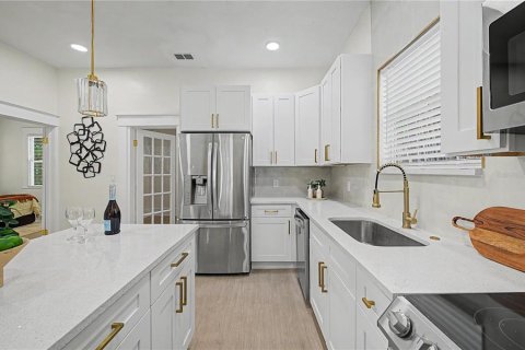 House in Tampa, Florida 3 bedrooms, 141.95 sq.m. № 2208736 - photo 11