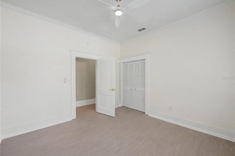 House in Tampa, Florida 3 bedrooms, 141.95 sq.m. № 2208736 - photo 25