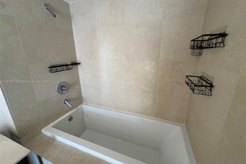 Купить кондоминиум в Майами, Флорида 1 спальня, 91.42м2, № 1970876 - фото 9